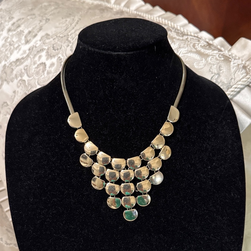Elegant Gold Necklace